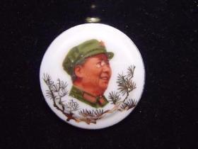 毛主席像章  福建德化凸版手绘瓷章