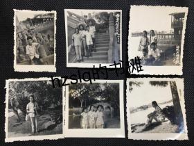 【系列照片】早期1961年福建福州西湖公园男女学生游玩留影6张合售，分别有猴宫+石船+五孔桥等景点。老照片影像清晰，颇为难得