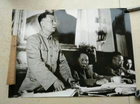 毛主席，刘少奇，朱德第一次政协会议照片一张。