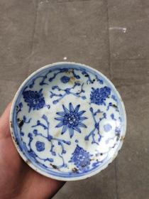清代青花，品相完整，边缘有磕