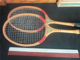 上世纪70年代杭州健身牌老式纯木质羽毛球拍一套。
