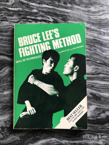 Bruce lee’s fighting method （李小龙技击法 第3册）美国正版英文书，绿皮封面，全书127页，所有瑕疵都已经标出来，买家慎拍。本书不退，不换，不议价，所见就是所得。