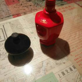 酒瓶收藏――（1）京宫酒瓶收藏，（2）杏花村汾酒酒瓶收藏，保存完好无损，共计两个！