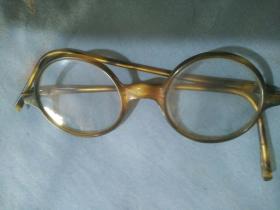 民国老眼镜。直径4.5厘米。