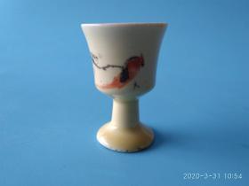 八十年代淄博瓷黄釉花鸟高脚酒杯