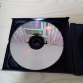 游戏光盘暗黑破坏神2(3CD+1本手册,手册开胶,不缺页)