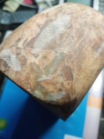 大石头石料章料,质地一般,有瑕疵,价格不高售出不退。品相不好。