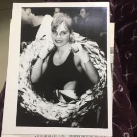 新华社照片—欧洲女子掌击冠军雷吉娜.哈米赫照片，1995年1月10日