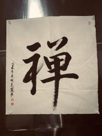 何美霞，女，字何虹，号碧玉， 1957年出生于江苏省丰县，现居于江苏省南京市玄武区东方城101号龙悦山庄“美艺斋”。自幼爱好书法、绘画、歌舞、戏曲，经过多年的勤学苦练，在国画艺术方面取得了可喜的成绩，尤其擅长仙鹤、牡丹等花鸟绘画。现为江苏省老年书画联谊会会员、江苏省书画研究会创研员、中国老年书画研究会会员、中华国际书画院院士、汉煌诗书画院特聘画家、中山书画院高级顾问、南京芳草园特聘画家；中国国画