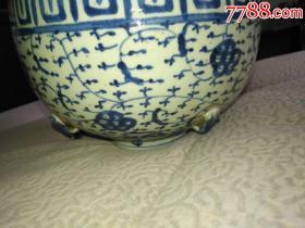 清中期巨大青花莲枝茶壶