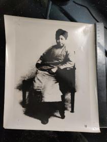老照片、新华社新闻展览照片：鲁迅学生的照片        黑白照片箱00016