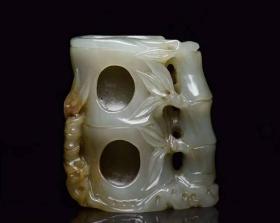 和田玉竹节笔洗
规格: 8.3×7.7×2.8厘米   重 225克