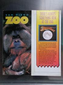 ZOO SAN DIEGO美国圣地亚哥动物园 1994年 8开折页 英文版 圣地亚哥动物园有3400多种珍稀鸟类、哺乳动物、爬行动物和两栖动物。动物亲密接触、热带大猩猩、考拉、老虎河、动物表演、双层巴士游览、获奖花、空中缆车、太阳熊森林等图文介绍。