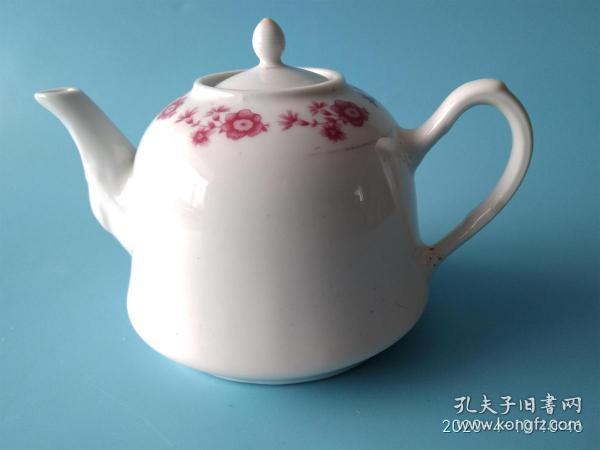 瓷景德镇精致小茶壶【江西景昌】款端把皮球画酒壶，外观设计精美可人，釉水温润内敛，嘴流下方的图案应该是狮头