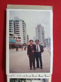 原况单本成册老相册发布第100----中国科学院力学研究所原党委书记、建筑学家、中国建筑学会名誉理事、中国风景园林学会顾问、中国圆明园学会副会长：汪之力老同志生前珍藏妻邵氏等1987-1994年（中日传统民居学术研讨会、中日住宅学术座谈会92.4.2，吴良镛、任震英、左左波秀彦、阮仪三、邵华郁、邬天柱）建筑会议、考察调查、旅行照（红色美女封面）一册共52张彩色老照片、老影集、老像片、老资料、老档案