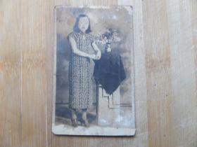 老照片-贵妇照（背面有1946年）