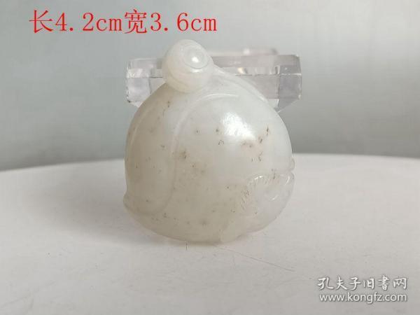 清代传世和田玉桃手把件