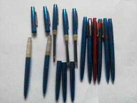 80年代红蓝两用油笔共11支，彩色金属外壳，转动正常自如