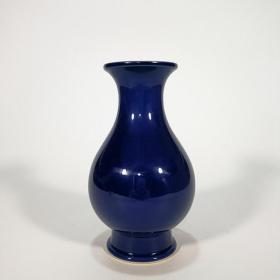 清雍正霁蓝釉盘口瓶