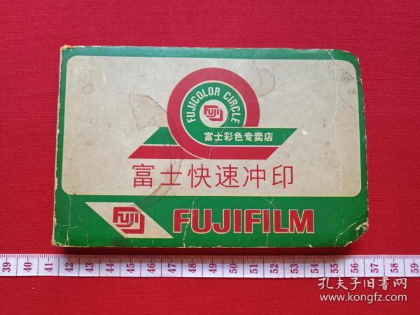 原况单本成册老相册发布第109--广西籍老年女音乐家刘老师（韦佳之母）个人珍藏：1996年7月《南宁青秀山中泰南宁孔敬友谊园、长江乐园，珠海九洲城等》相关参观、游览、亲属等共36张彩色个人及合影老照片、老影集、老像片、老资料、老档案