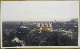 民国老照片：民国北京“北海公园”全景，白塔（又俗称＂白塔山＂）——背面英文——Winter palace（北海公园）The Dagoba（舍利塔），“北平美丽“照相馆图章