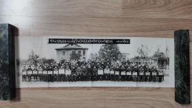 老照片：1978年1月    宜昌地直商业系统一九七七年度学大庆学大寨先进单位（集体）先进工作者合影的合影照片    黑白照片       共1件合售      长幅照片箱 卷003