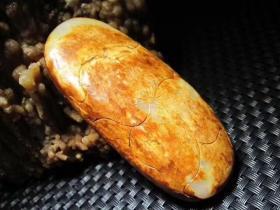 精品   正宗新疆 玉龙河  枣红皮  籽料   石中玉  独籽 俏色巧雕 达摩  大挂件  把件