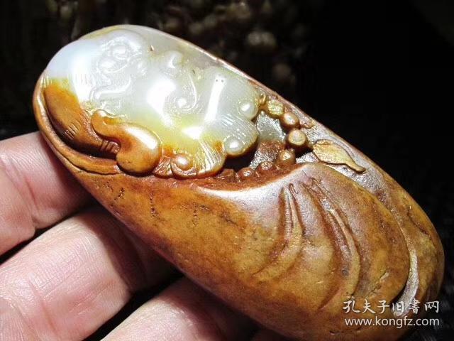 精品   正宗新疆 玉龙河  枣红皮  籽料   石中玉  独籽 俏色巧雕 达摩  大挂件  把件
