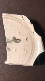 磁州窑瓷片（106）----明代磁州窑外青黄釉内白釉寿字纹碗瓷片（北京城区工地出土）