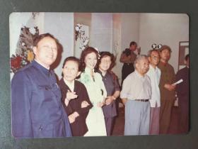 1981年南京江苏省美术馆香港美女画家唐乙凤画展上