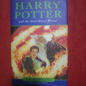 Harry Potter and the Half-Blood Prince哈利波特混血王子2005年首次英国出版，布鲁姆斯伯里出版公司出版。