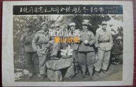 老照片：上饶前进电气公司，全体同志冬季合影，军管，枪照。1951年，背面“周云程”印章 【江西上饶前进电气公司——周云程系列】