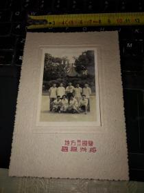 50-60年代苏州园林的照片一张（像苏州留园）（尺寸8*5.5CM）带苏州地方的照相馆的卡纸