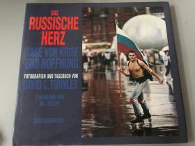 Das Russische Herz      
By David C. Turnley 
(俄罗斯人的心：普利策新聞奖得主关于苏联解体瞬間的摄影集）