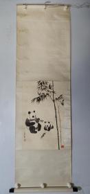 保真书画，老一辈画家，篆刻家，北派竹刻代表人物吴沁泉先生国画《熊猫》一幅，原装裱立轴，画心尺寸63.5×40cm