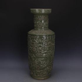 清代龙泉窑青瓷浮雕龙凤纹棒槌瓶
