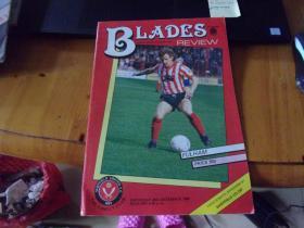 blades 16开足球俱乐部老刊物 外文原本 封面一人带球