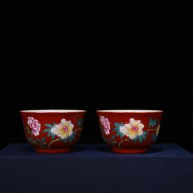 清雍正红地粉彩花卉纹杯
