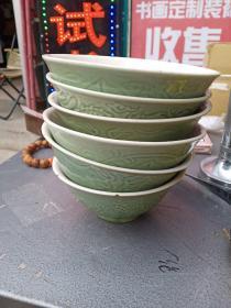 龙泉窑瓷碗六个，可单买。年代六十到八十年代。