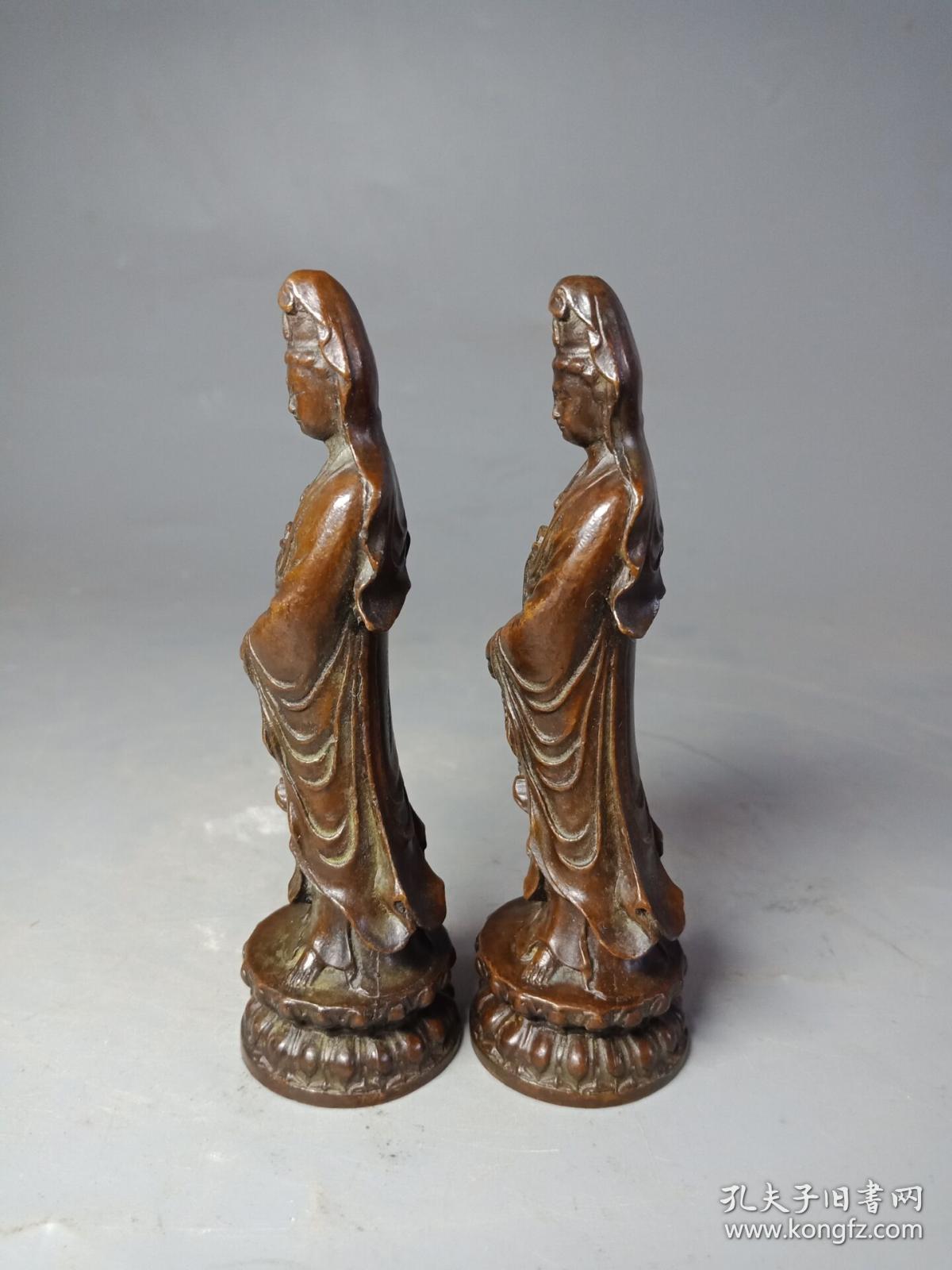 老铜佛像一对。