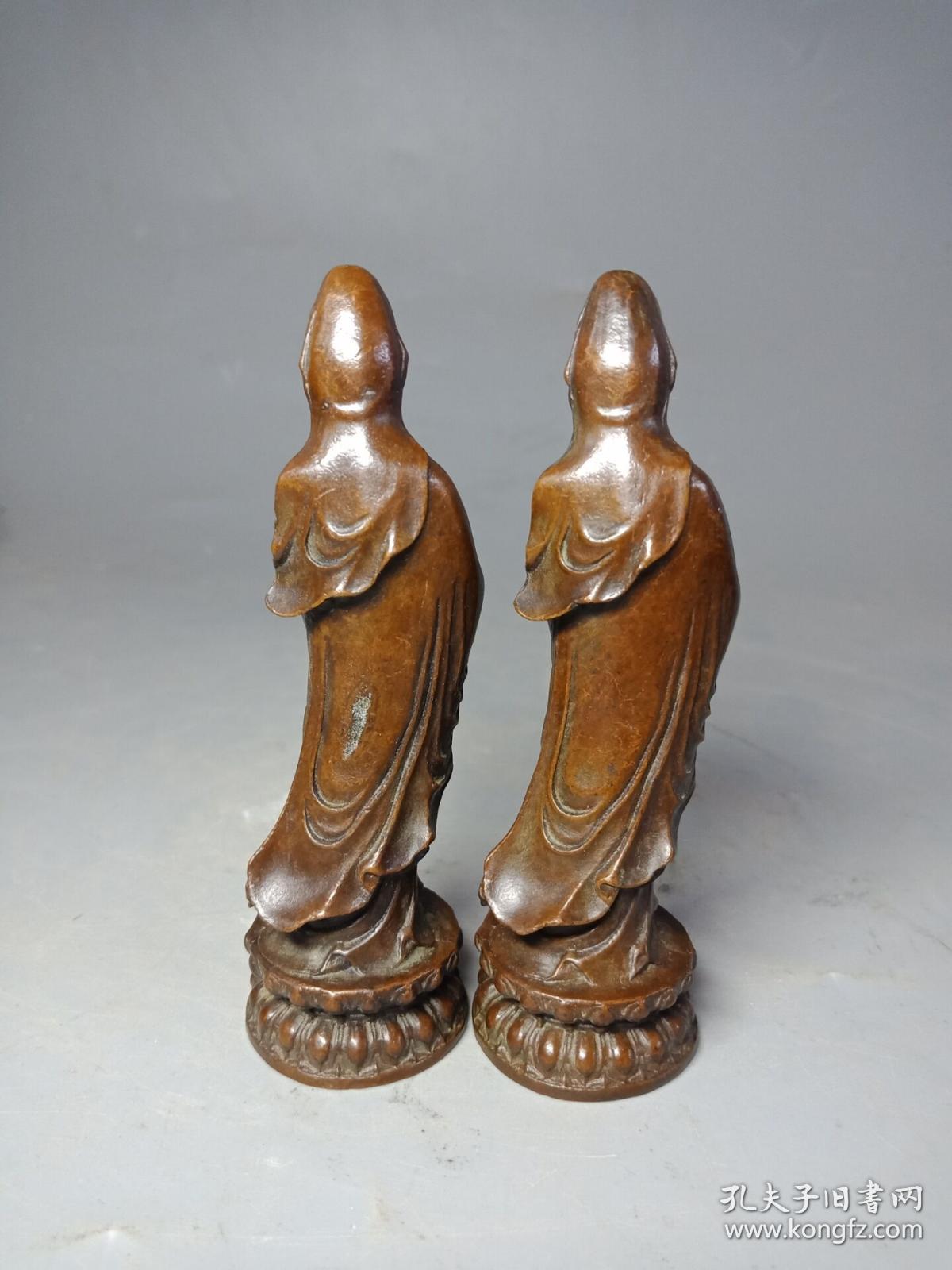 老铜佛像一对。