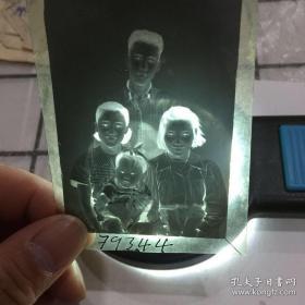 一家四口合影底片