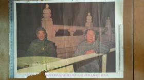伟大导师毛主席和他的亲密战友林彪副主席在天安门城楼上观看节日焰火 (真正的老版本原件，不是复制品)