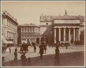 【1896年蛋白照片《热那亚费拉里广场边的卡洛·费利切歌剧院》】44×32cm，大尺寸，带卡纸。精美异常！