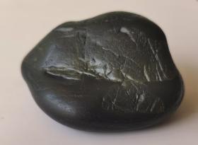 【**优惠特价**】黑皮色玛瑙原石（62*50*30mm） 105.7g