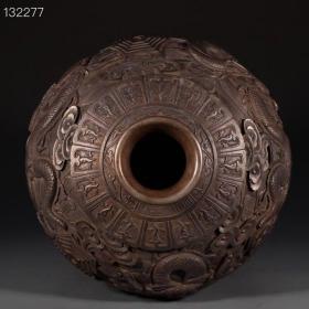 大清乾隆年制款 鎏银雕刻祥云龙纹梅瓶