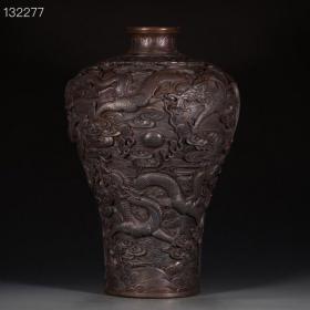 大清乾隆年制款 鎏银雕刻祥云龙纹梅瓶