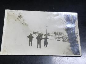 二战时期，日本划雪场老照片一张。原版老照片，十分罕见！难得！具有很强时代特征，可收藏，研究，讲学用，具体见图。包老包真，拍前看好，拍后不退。