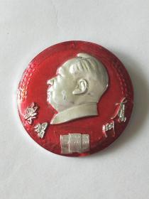 毛主席像章。哈尔滨市革命委员会。