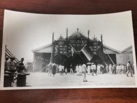 1925年民国十四年（孙中山去世出殡遗体送往南京）于铁路北京火车站临时牌楼老照片一张